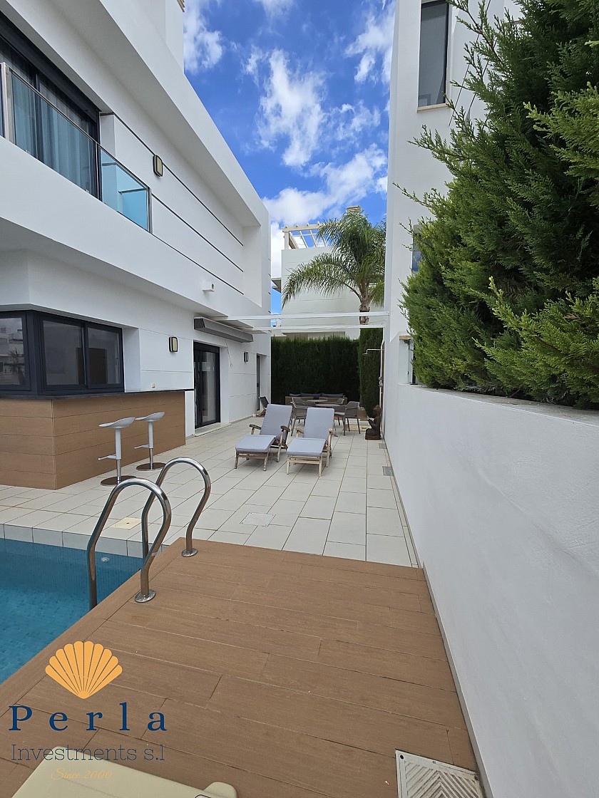 Fallegt einbýlishús með 3 svefnherbergjum, tilbúið til afhendingar!