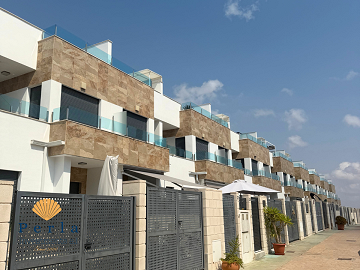 Glæsilegt raðhús á eftirsóttasta svæði í Orihuela Costa